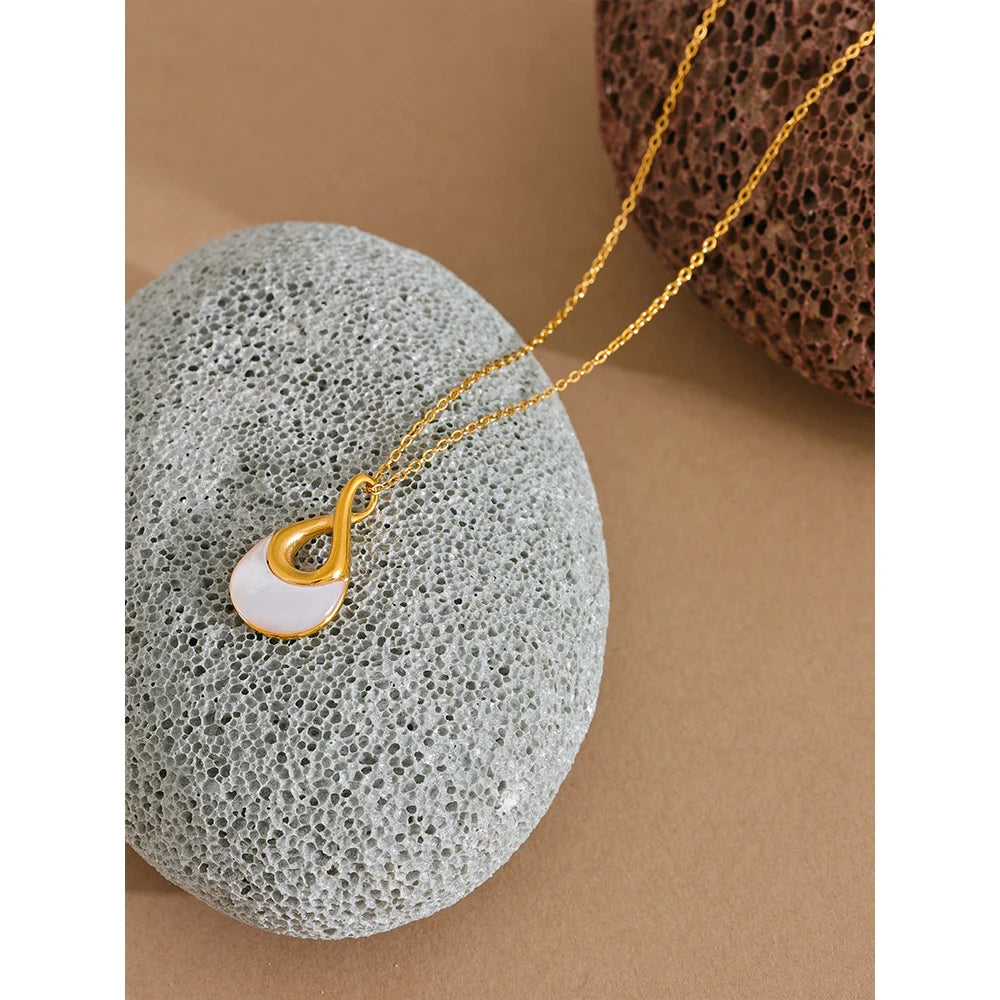 Trevia Halsband Pärla